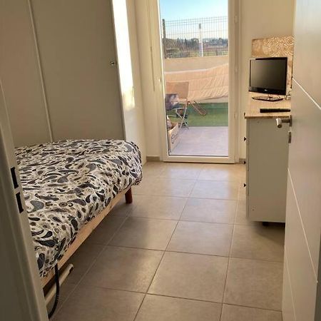 Appartement Rdc Avec Parking Prive La Fare-les-Oliviers Dış mekan fotoğraf